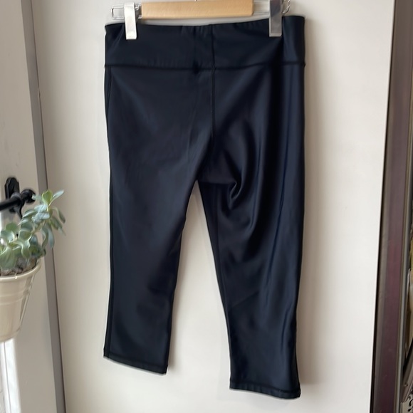 UA heat gear cropped leggings - Picture 2 of 4